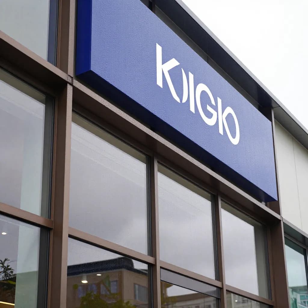 Powder Coating for Retail and Shopping Center Facades: Brand Identity, Maintenance, and Night-Time Appearance