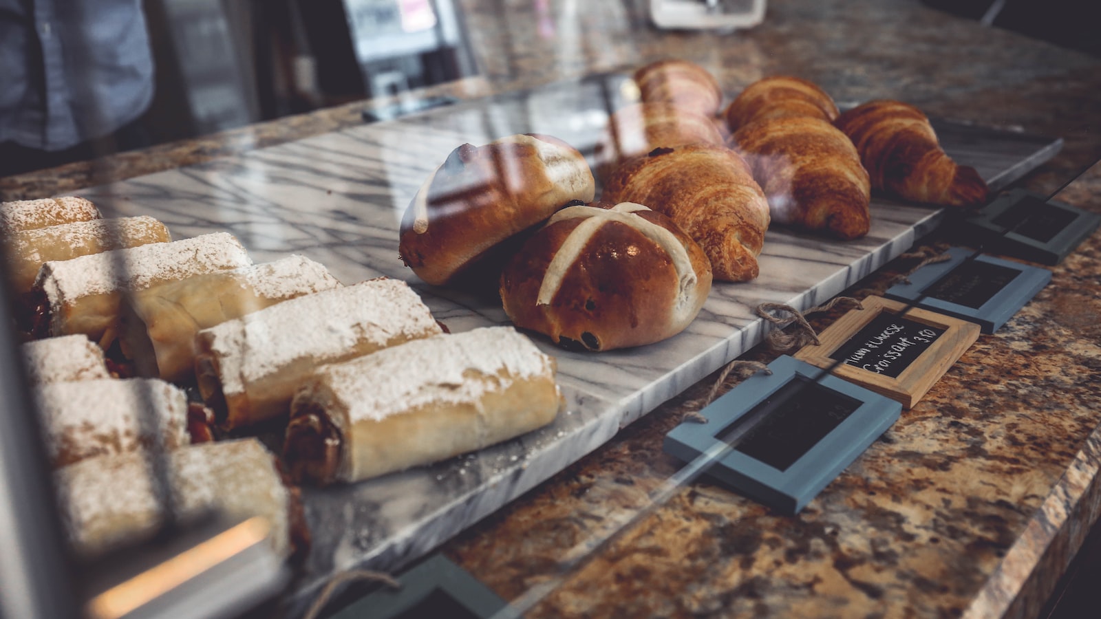 Factors Influencing UV Resistance in Powder Coatings